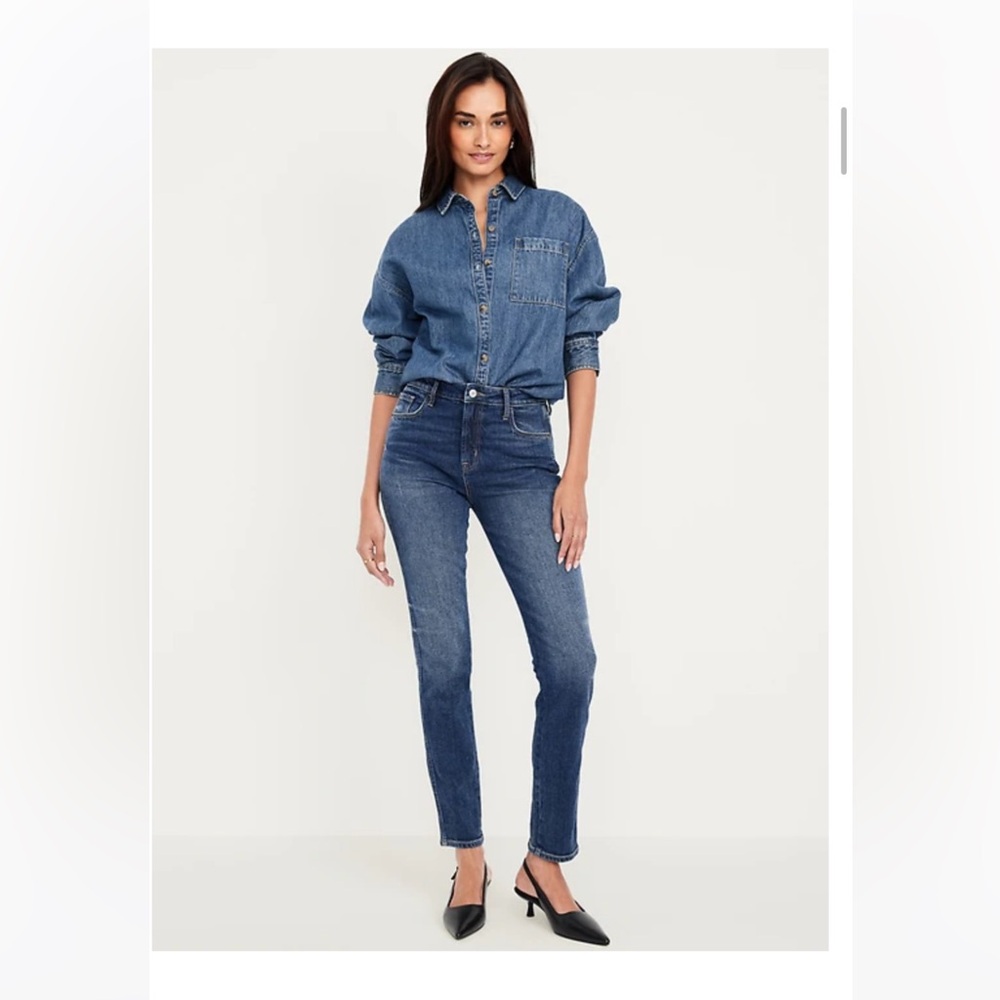 Old Navy High-Waisted Vintage Slim Jeans
Color: YANA
Size: 2 Petite